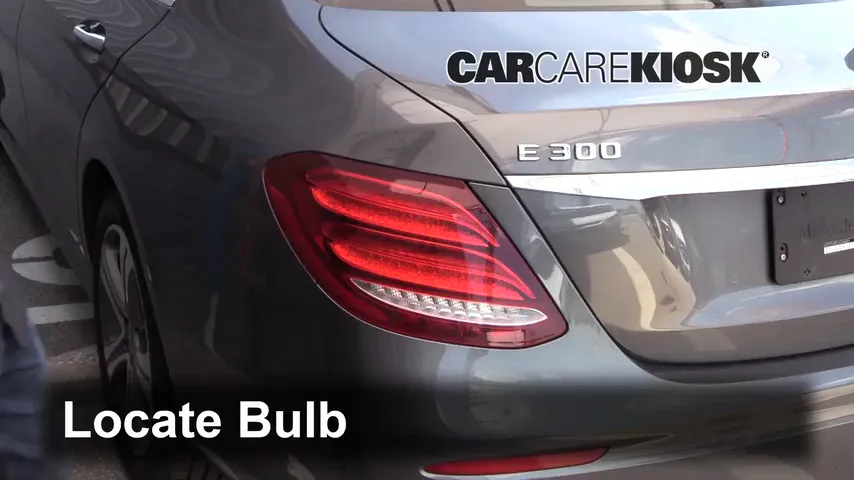 2018 Mercedes-Benz E300 4Matic 2.0L 4 Cyl. Turbo Luces Luz de reversa (reemplazar foco)